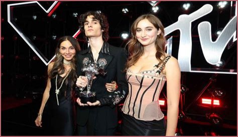 Goose Boose Net Worth and Earnings